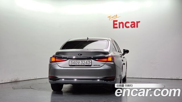 Lexus ES 2023 — photo 4
