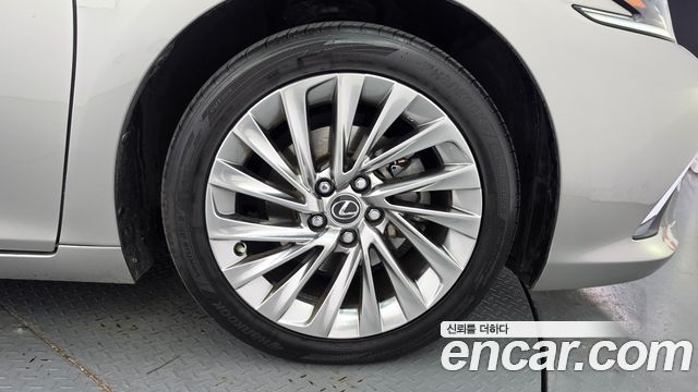 Lexus ES 2023 — photo 5