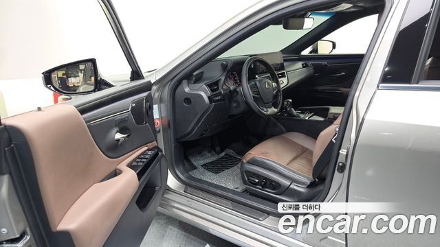 Lexus ES 2023 — photo 13