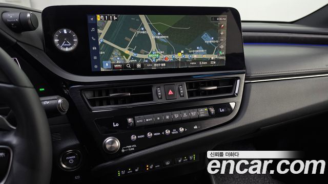Lexus ES 2023 — photo 20