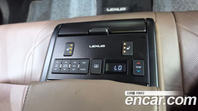 Lexus ES 2023 — photo 24