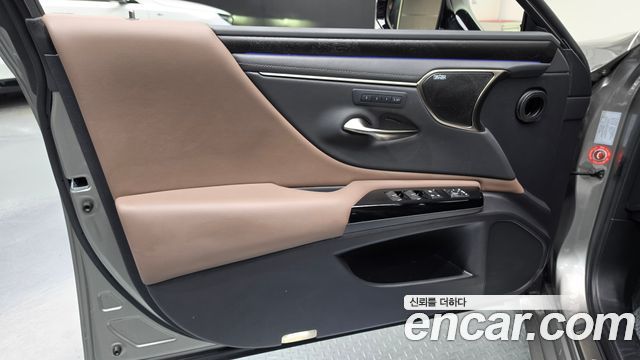 Lexus ES 2023 — photo 14