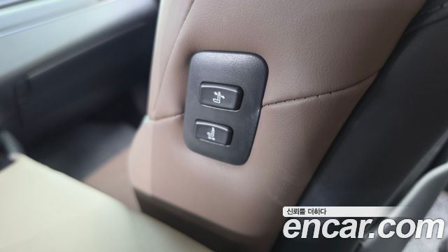 Lexus ES 2023 — photo 29