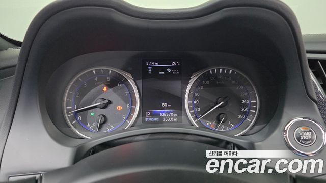 Infiniti Q60 2018 — photo 11