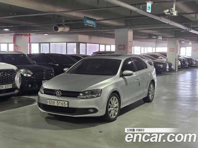 Volkswagen Jetta 2011 — photo 2