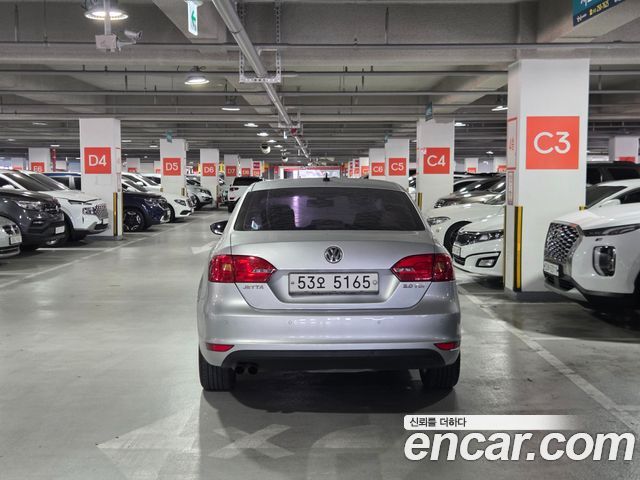 Volkswagen Jetta 2011 — photo 4