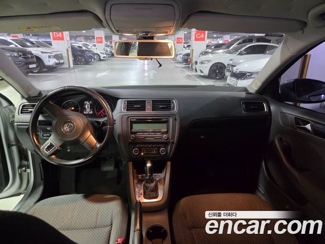 Volkswagen Jetta 2011 — photo 8