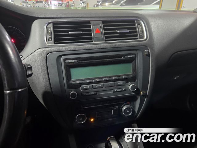 Volkswagen Jetta 2011 — photo 9