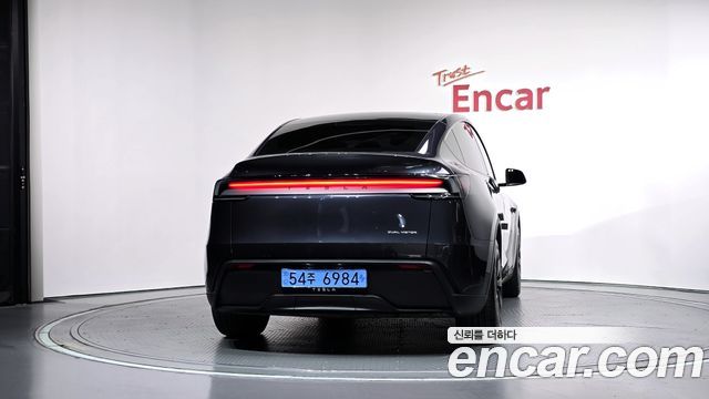 Tesla Model Y 2026 — photo 4