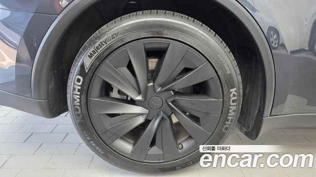 Tesla Model Y 2026 — photo 5