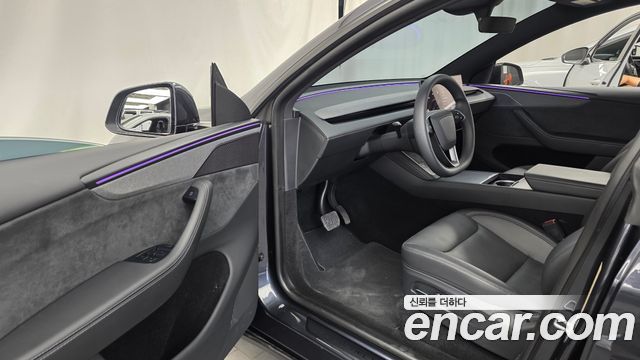 Tesla Model Y 2026 — photo 13