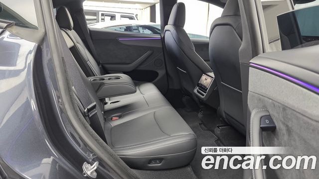Tesla Model Y 2026 — photo 17