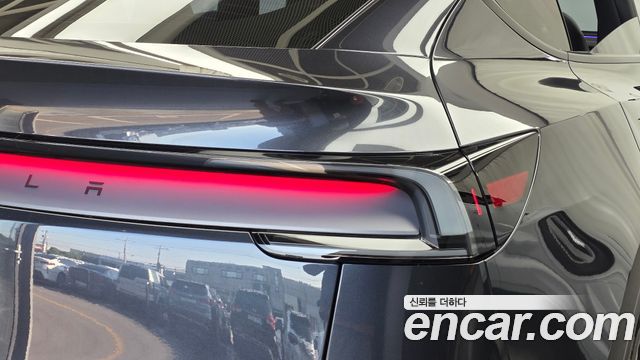 Tesla Model Y 2026 — photo 9