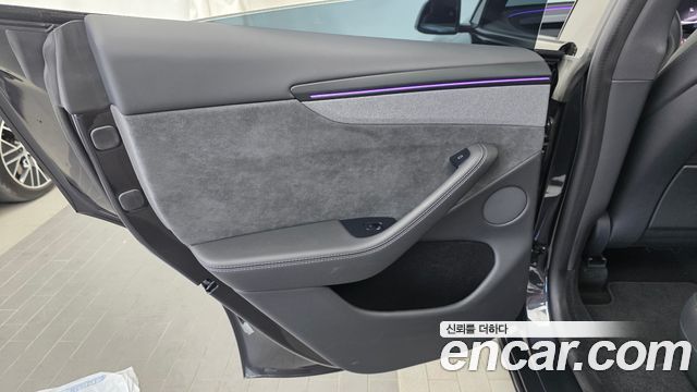 Tesla Model Y 2026 — photo 15