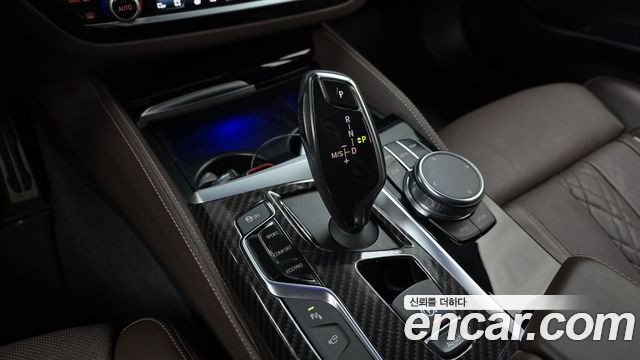 BMW 5-Series 2018 — photo 9