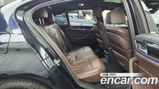 BMW 5-Series 2018 — photo 12