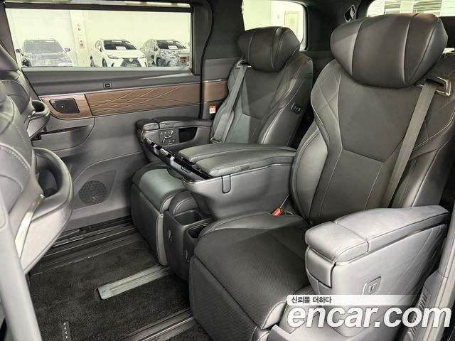 Toyota Alphard 2024 — photo 11
