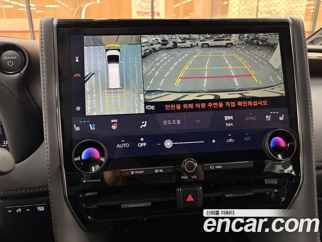 Toyota Alphard 2024 — photo 13