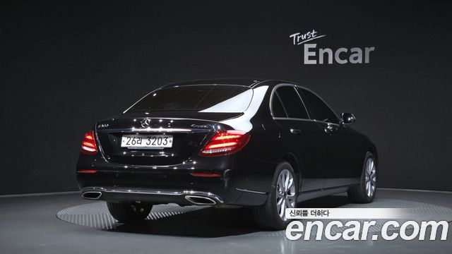 Mercedes-Benz E-Class 2018 — photo 2