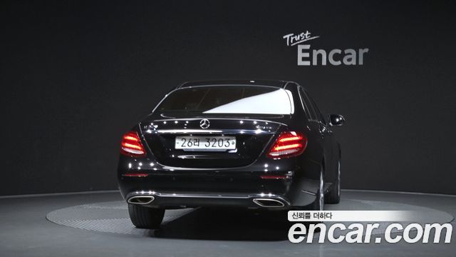 Mercedes-Benz E-Class 2018 — photo 4