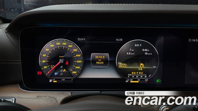 Mercedes-Benz E-Class 2018 — photo 11