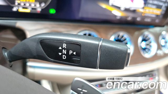 Mercedes-Benz E-Class 2018 — photo 12