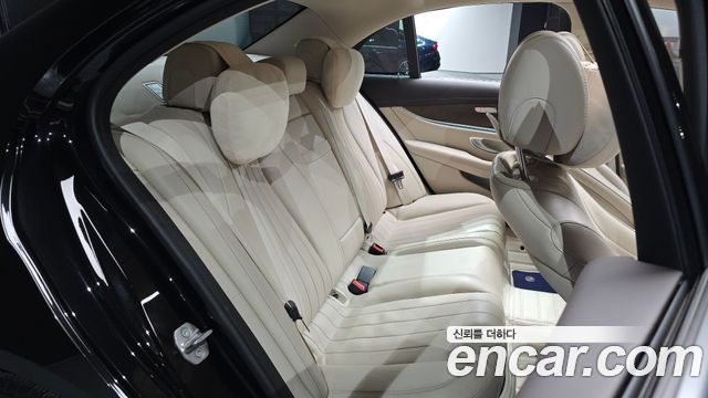 Mercedes-Benz E-Class 2018 — photo 17
