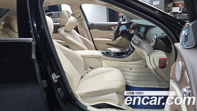 Mercedes-Benz E-Class 2018 — photo 18