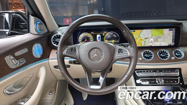 Mercedes-Benz E-Class 2018 — photo 19