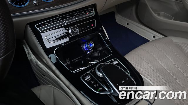 Mercedes-Benz E-Class 2018 — photo 23