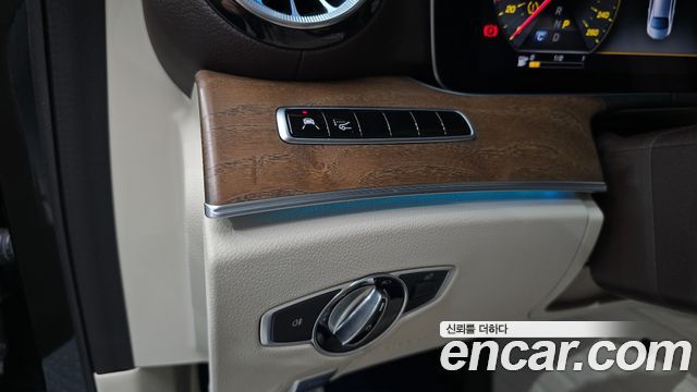 Mercedes-Benz E-Class 2018 — photo 25