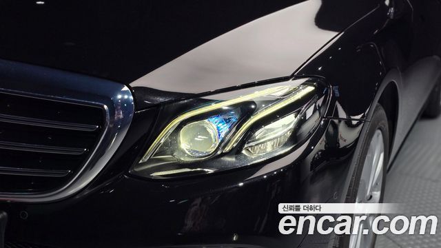 Mercedes-Benz E-Class 2018 — photo 8