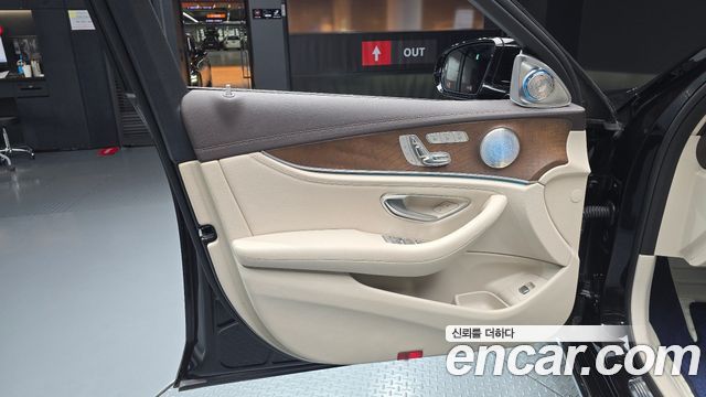 Mercedes-Benz E-Class 2018 — photo 14