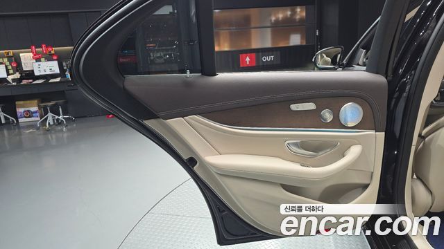 Mercedes-Benz E-Class 2018 — photo 15