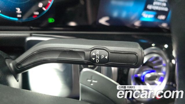 Mercedes-Benz GLB-Class 2020 — photo 12