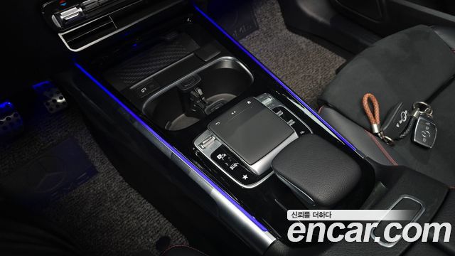 Mercedes-Benz GLB-Class 2020 — photo 24