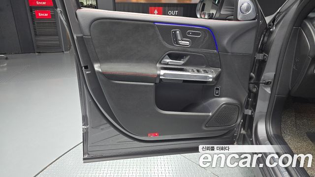 Mercedes-Benz GLB-Class 2020 — photo 14