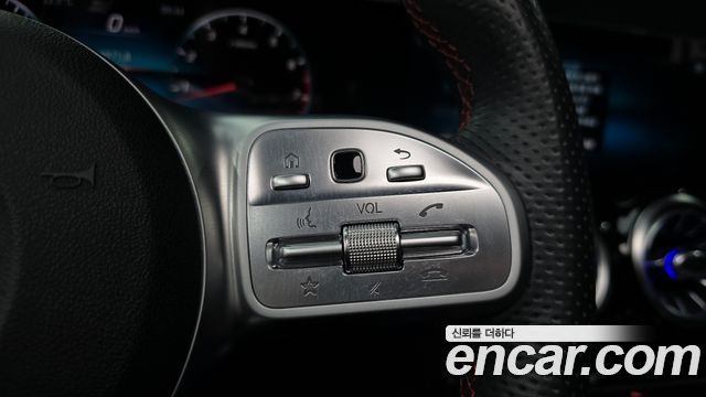 Mercedes-Benz GLB-Class 2020 — photo 30