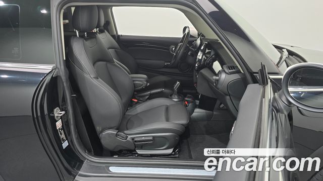 Mini Cooper 2024 — photo 16