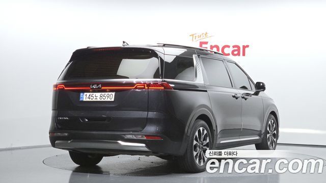 Kia Canival 2023 — photo 2