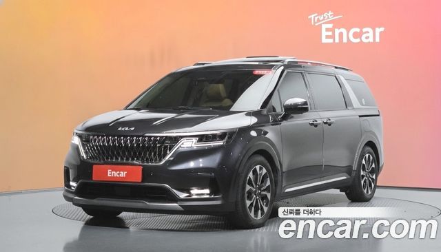 Kia Canival 2023 — photo 1