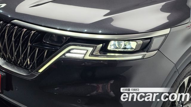 Kia Canival 2023 — photo 8