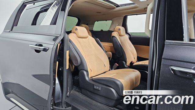 Kia Canival 2023 — photo 16