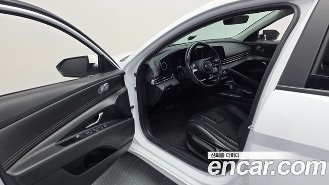 Hyundai AVANTE 2023 — photo 13