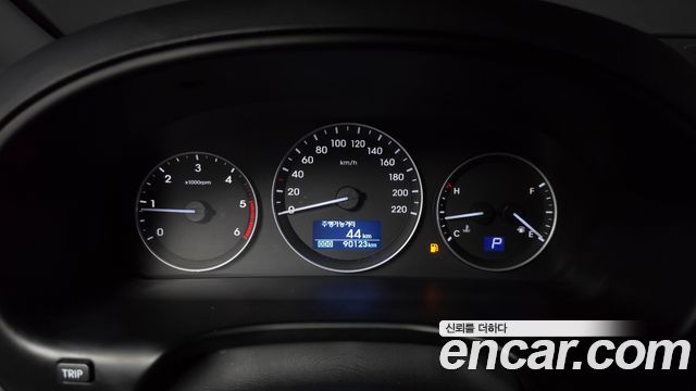 Hyundai Starex 2020 — photo 11