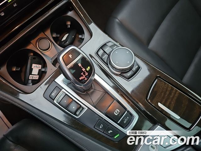 BMW 5-Series 2016 — photo 8