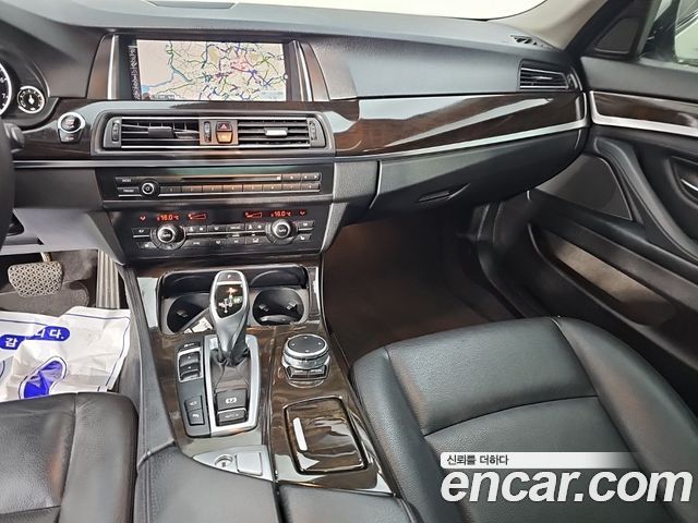BMW 5-Series 2016 — photo 10
