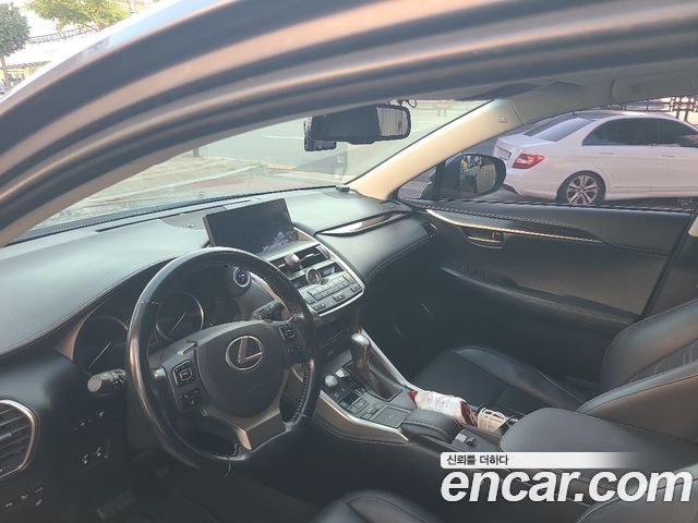 Lexus NX 2017 — photo 8