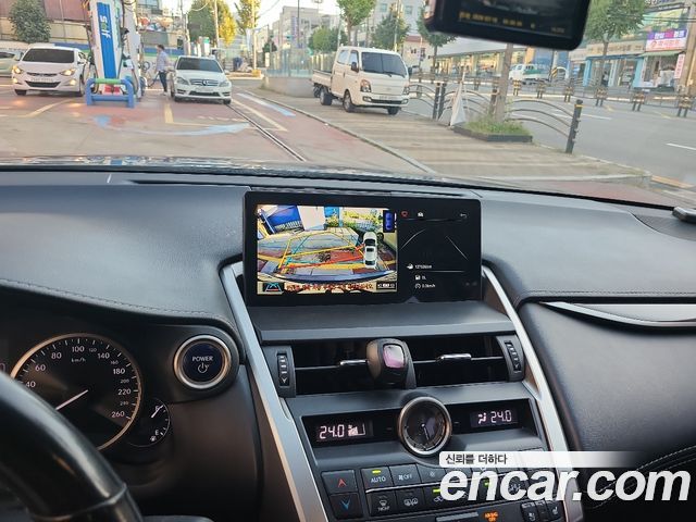 Lexus NX 2017 — photo 21