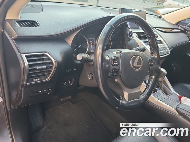 Lexus NX 2017 — photo 13